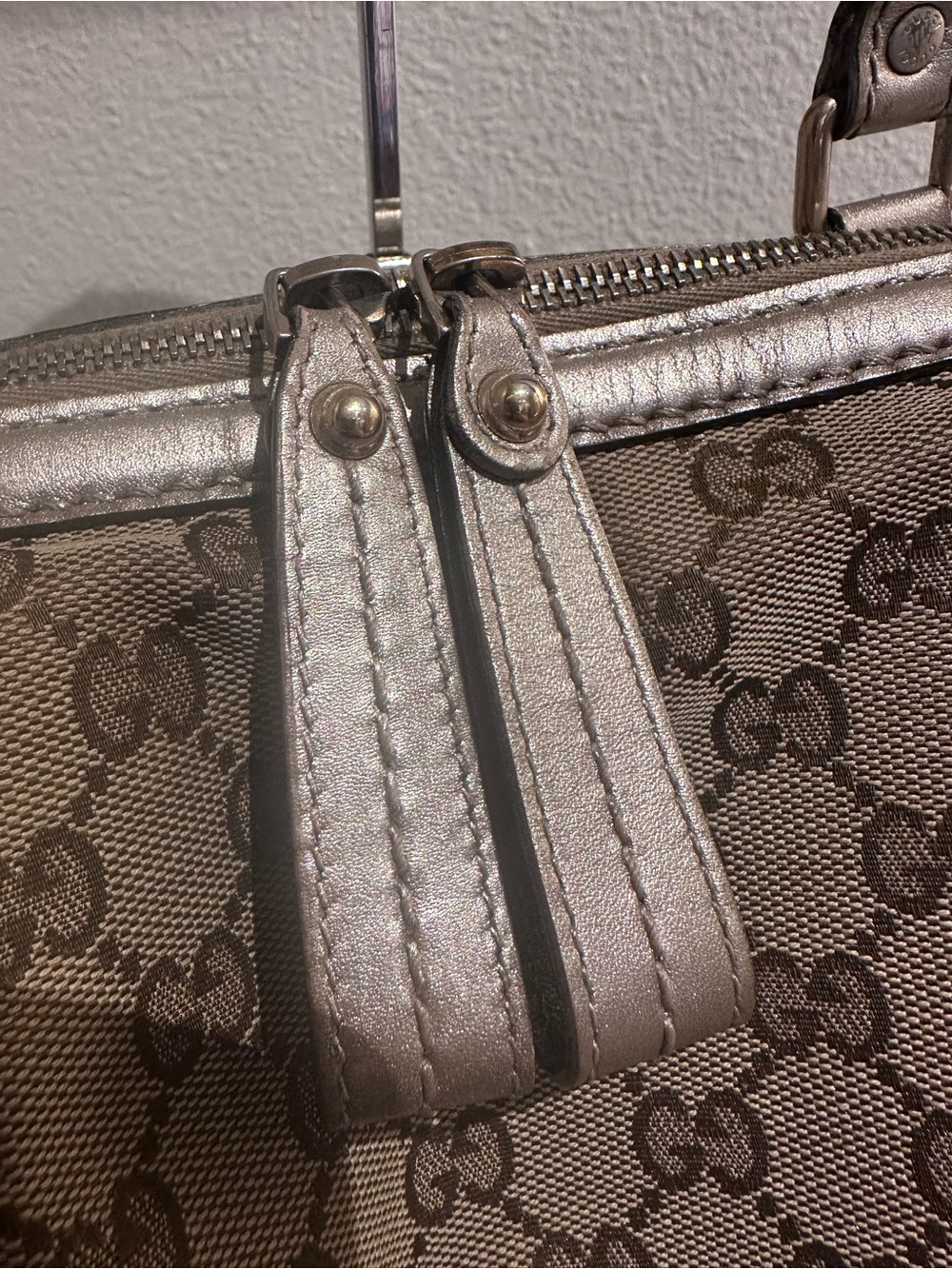 Authentic Vintage Gucci Original Silver GG Canvas Sukey Zip Handbag Large - Picture 7 of 16